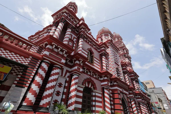 depositphotos_173534772-stock-photo-the-red-mosque-of-colombo